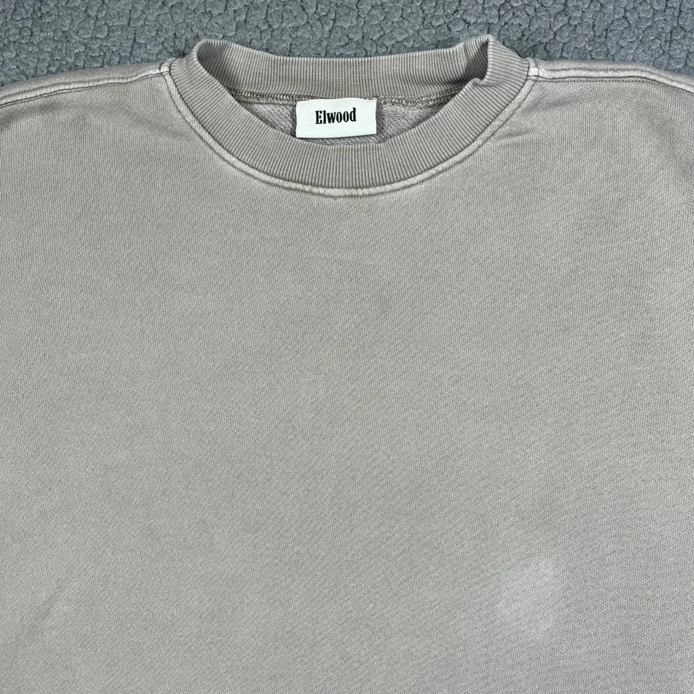 Elwood Core Crewneck Sweatshirt Sand Organic Cotton Boxy Fit Distressed Large - Picture 2 of 12